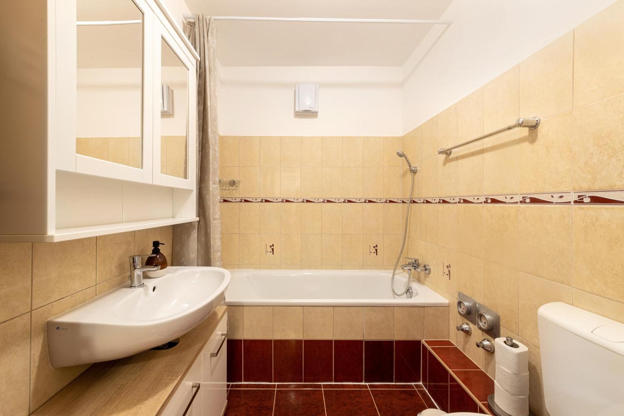 Center Budget Apartment Inside Free Parking Self Check-In Free Streaming Ac Balcony Budapeszt Zewnętrze zdjęcie